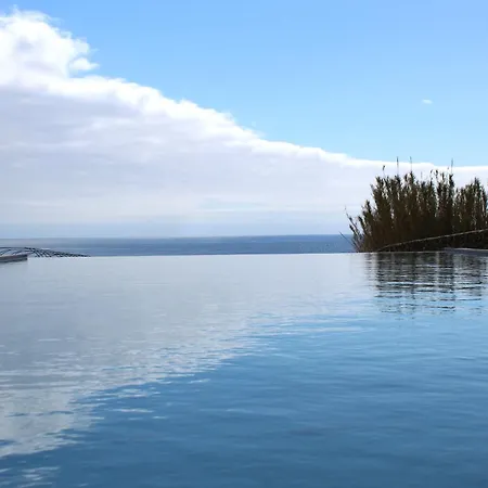 Xhale Azores Отель Ангра-ду-Эроижму