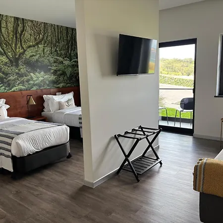 Xhale Azores 4* أنغرا دو إِراويزو
