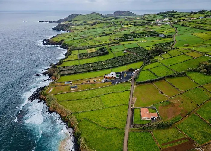 Xhale Azores فندق أنغرا دو إِراويزو