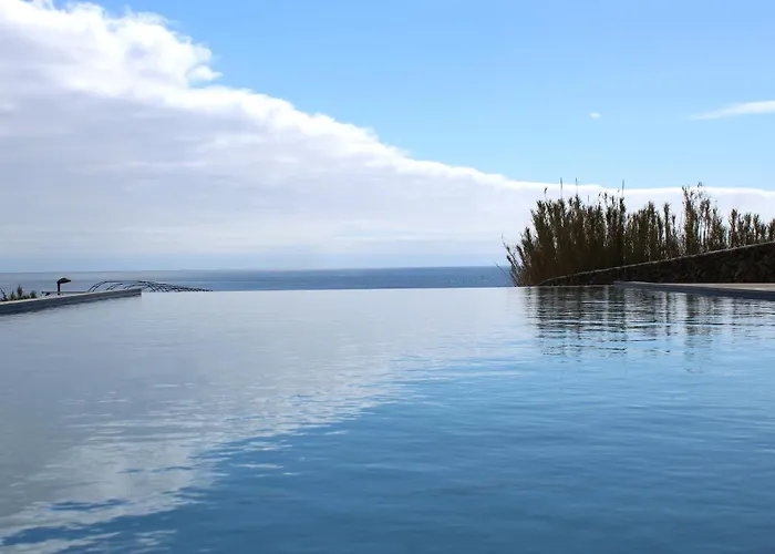 Xhale Azores فندق أنغرا دو إِراويزو